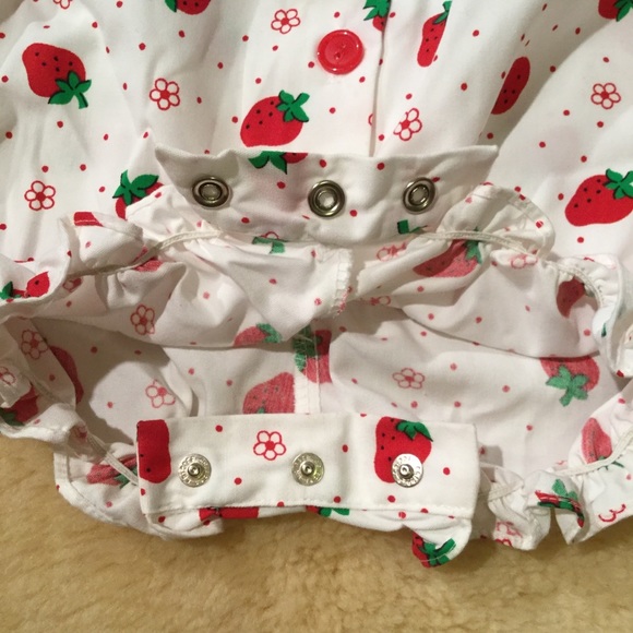 Vintage strawberry printed cotton blend romper - Picture 4 of 6